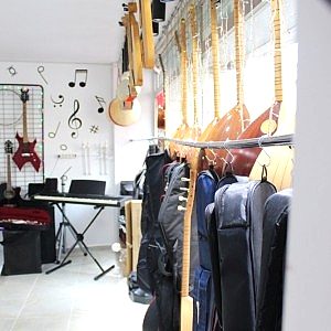 Deniz Müzik Merkezi: Piyano Kursu, Gitar Kursu, Keman Kursu, Bağlama Kursu