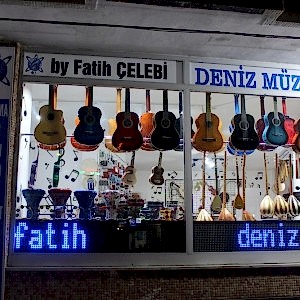 Deniz Müzik Merkezi: Piyano Kursu, Gitar Kursu, Keman Kursu, Bağlama Kursu